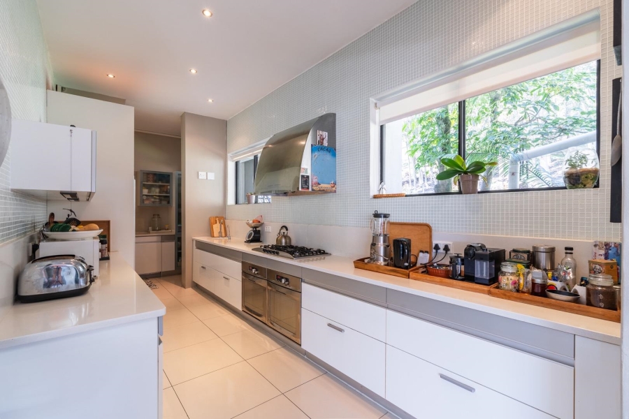 5 Bedroom Property for Sale in Fresnaye Western Cape